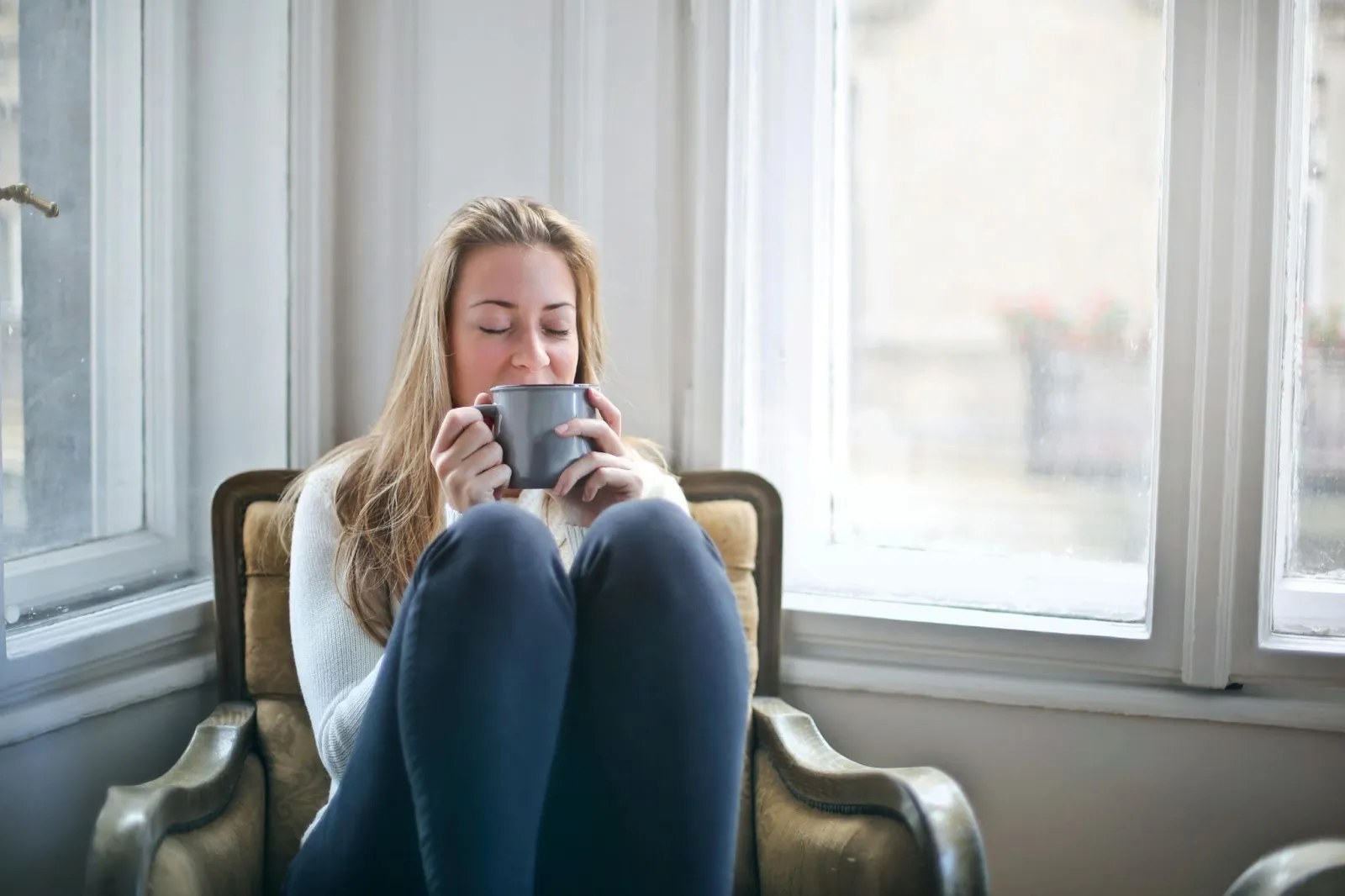 How to Lower Cortisol Naturally and Maintain a Healthy Weight