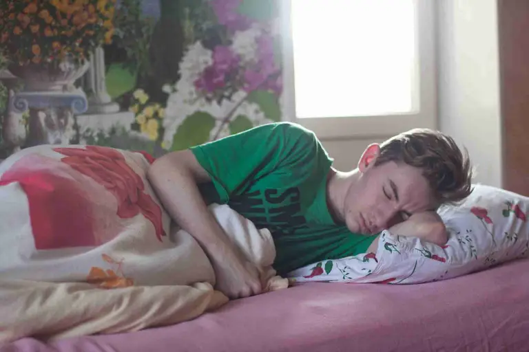 Is a Megadose of Melatonin Safe & Effective for Fixing Sleep & More?